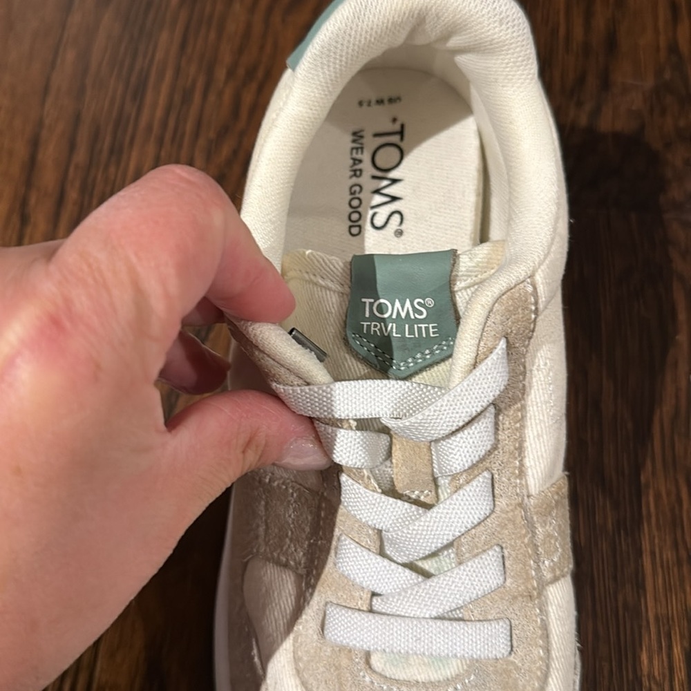 Women's TRVL Lite Retro Sneaker - Egret Multi size 7.5 ( fits like 7) - Picture 6 of 7